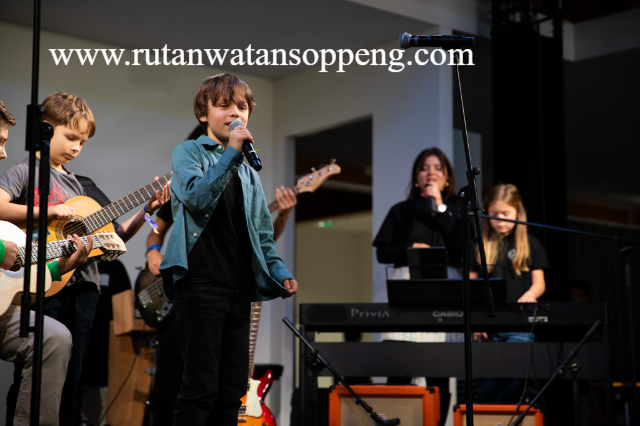 Mengajarkan Music Performance Projects